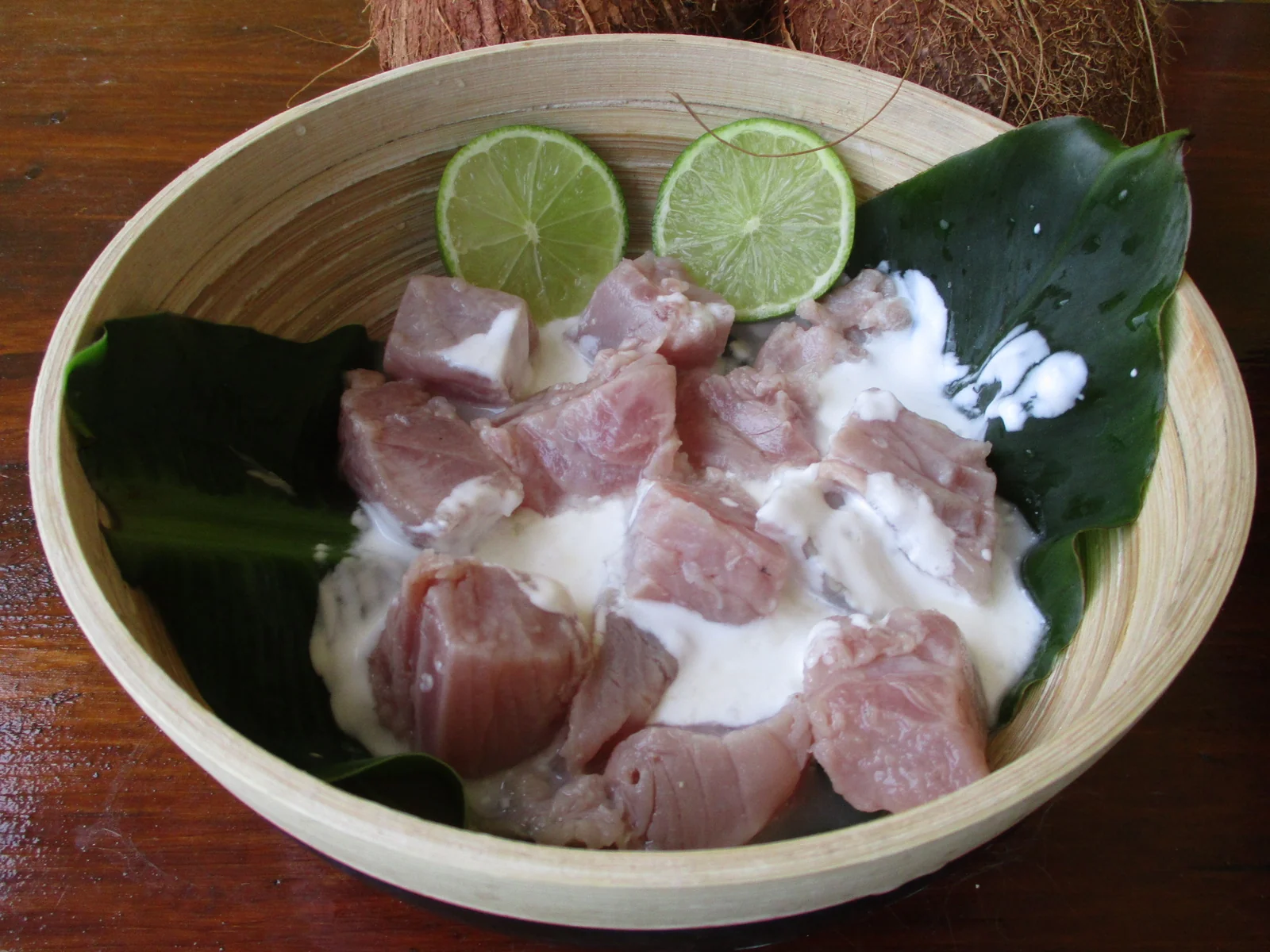 Le Captain Bligh, poisson cru au lait de coco, thon rouge et citron vert