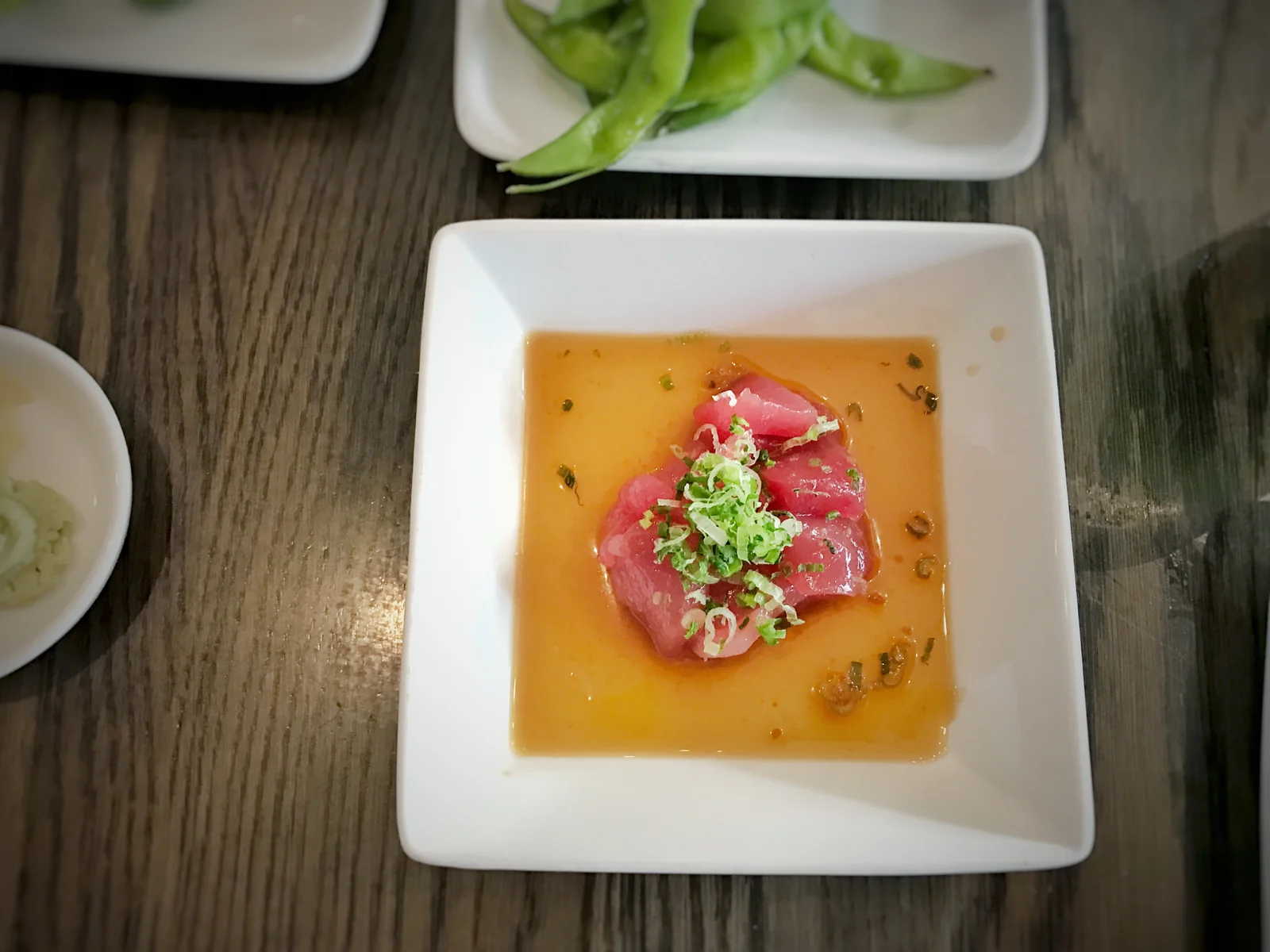 Le Captain Bligh, sashimi de thon rouge tranché minute, sauce soja et gingembre